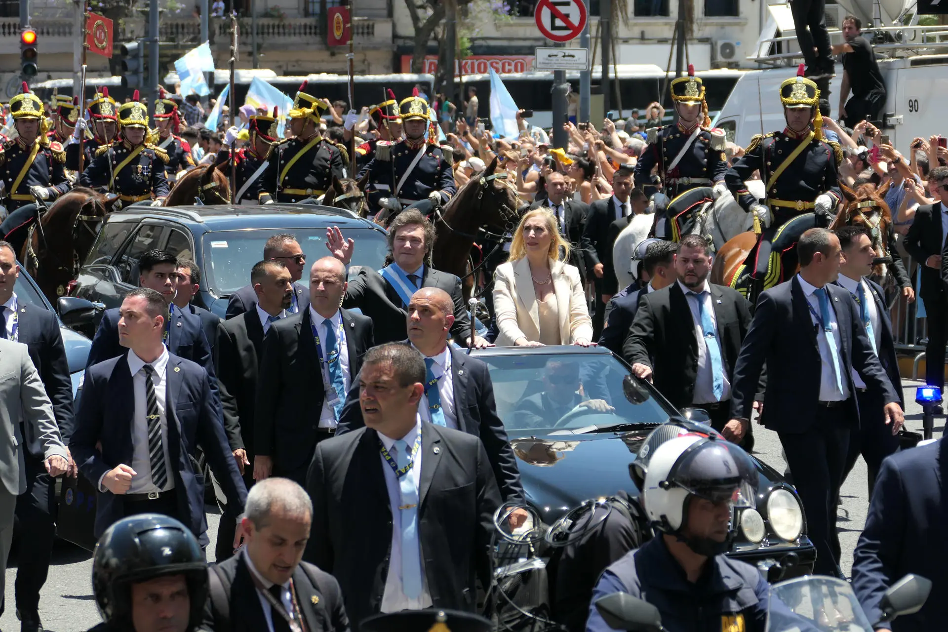 comitiva-del-presidente-de-argentina-javier-milei