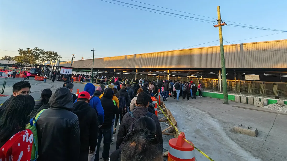 fila-para-entrar-a-estacion-pantitlan-de-la-linea-5