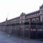 El millonario dispendio de recursos públicos en vallas del Gobierno para separar al poder del pueblo