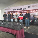 Entrega presidente municipal de Chicoloapan uniformes y equipo al personal de la Dirección de Seguridad Pública y vialidad.