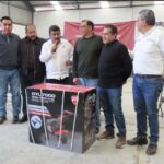 Entrega Nazario Gutiérrez paquetes de captación de agua de lluvia y arados con motor a campesinos texcocanos