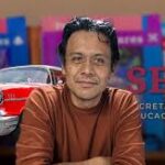 Compró un auto en 60 pesos: ¿Cuánto ganaba Marx Arriaga como encargado de libros de texto de la SEP?