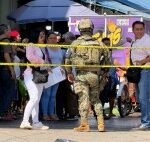 Sujetos armados ultiman a balazos al jefe de inspectores de Comercio, frente a su hija, y hieren a otro hombre, en Poza Rica