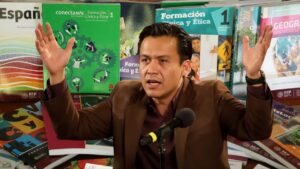 Quien es Max Arriaga Libros texto de la SEP. Con imágenes del Gobierno de México - 1