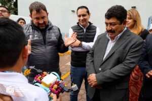 1 texcoco recibe a dos mil estudiantes