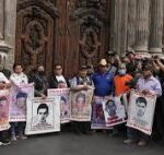 Gobierno congela mesa de diálogo con padres de los 43 de Ayotzinapa; familiares acusan que se enfocan más en el Mundial 2026 y dejan de lado temas prioritarias