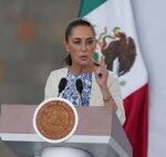 A quienes piensan que la Presidenta se arrodilla están destinados a la derrota, dice Sheinbaum; asegura que cuida intereses de mexicanos. ¿y de AMLO?
