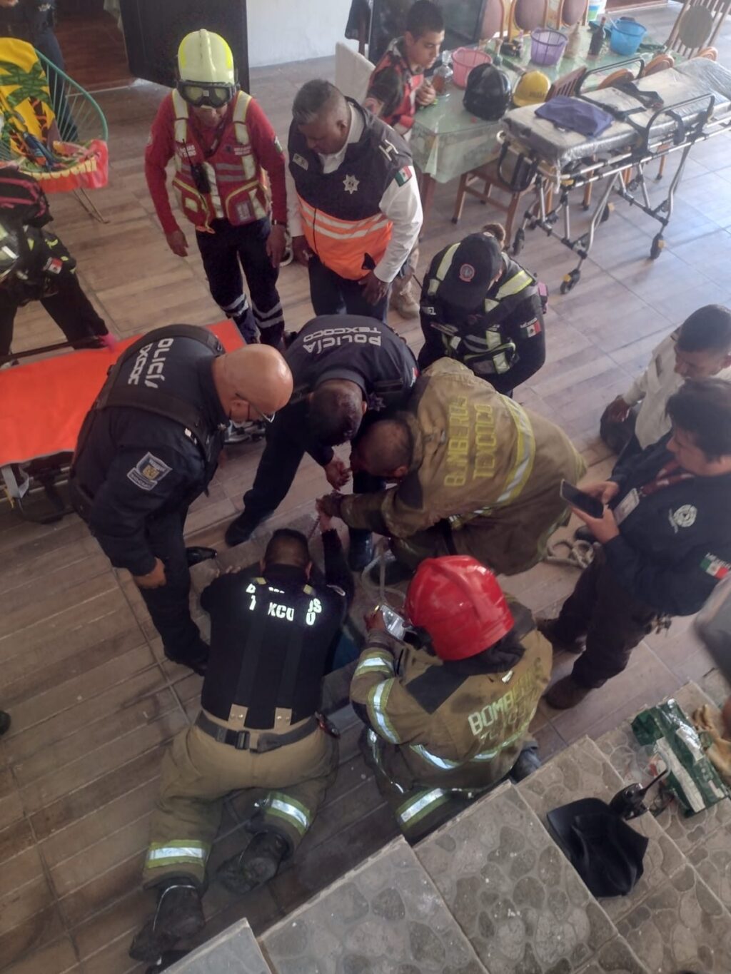 1 proccion civil saca a persona de una sisterna texcoco