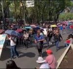 A diferencia de los 43 de Ayotzinapa, maestros de la CNTE deciden mantener plantones y bloqueos en la CDMEX