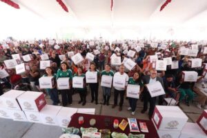 1 en chumalhuacan entregan canastas basicas