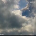 Fuerte explosión del Popocatépetl genera fumarola de más de 1 kilómetro de altura; visible en Puebla y el Edomex