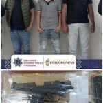 Tras persecución detienen a sujetos que viajaban en una camioneta son señalados por agredir a un elemento policiaco, les encuentran un arma de fuego, cargador y cartuchos útiles