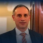 Los privilegios y el millonario sueldo de López-Gatell en Suiza¡Vive como rey en Suiza!