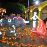 EL JARDÍN DE TEXCOCO SE ILUMINA EN VÍSPERAS DEL DÍA DE MUERTOS