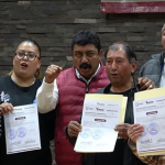 Entrega Nazario Gutiérrez tarjetones de concesión a locatarios del Mercado Belisario Domínguez